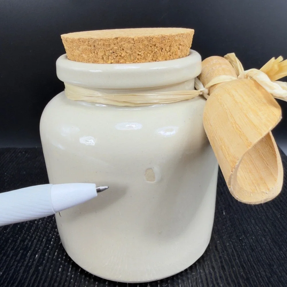 IL Boschetto Italy Ceramic Spice Jar with‎ Cork Lid and Wooden Scoop Cream White